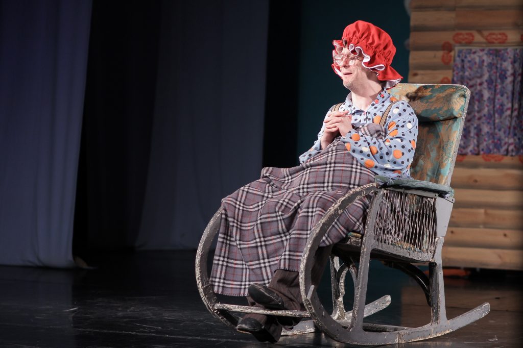 волк в кресле