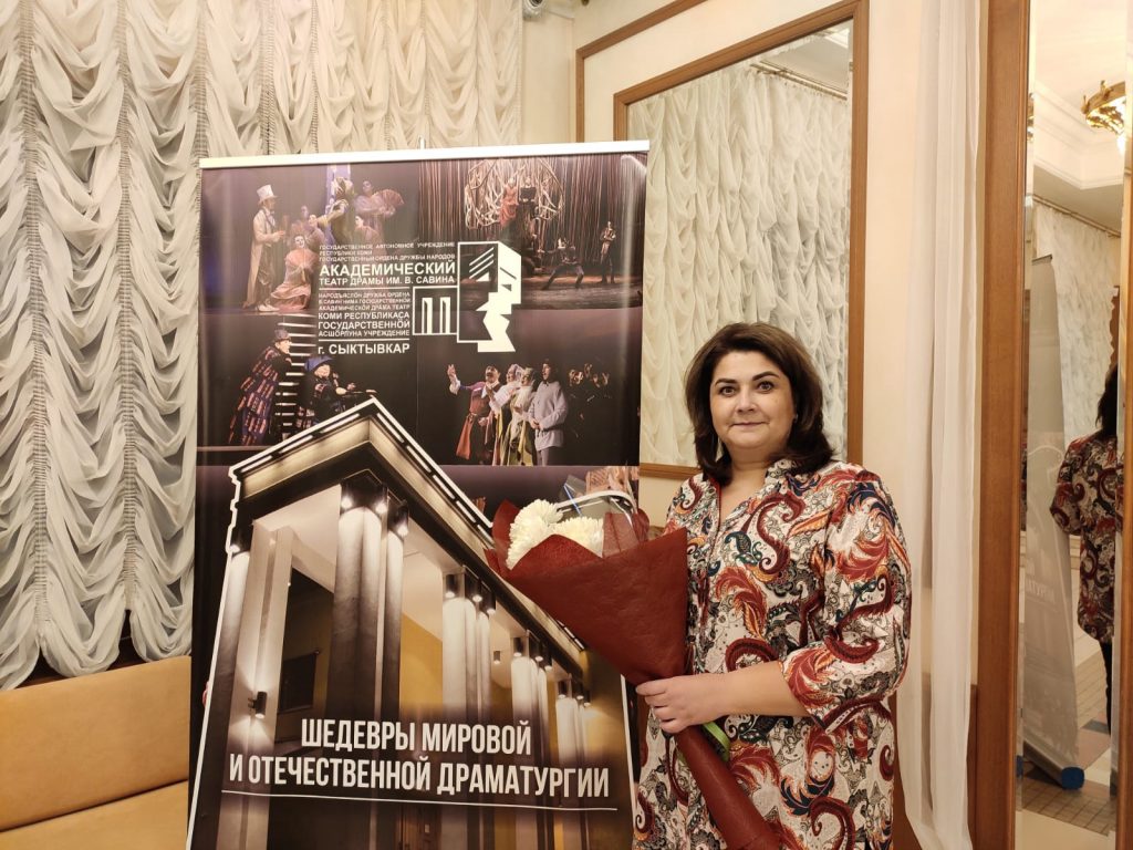 Наташа с цветами