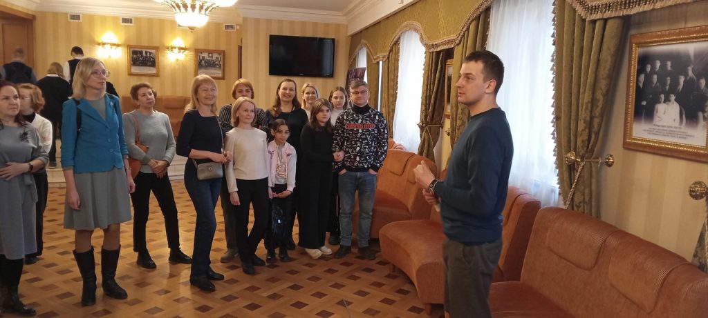 с Димой в фойе