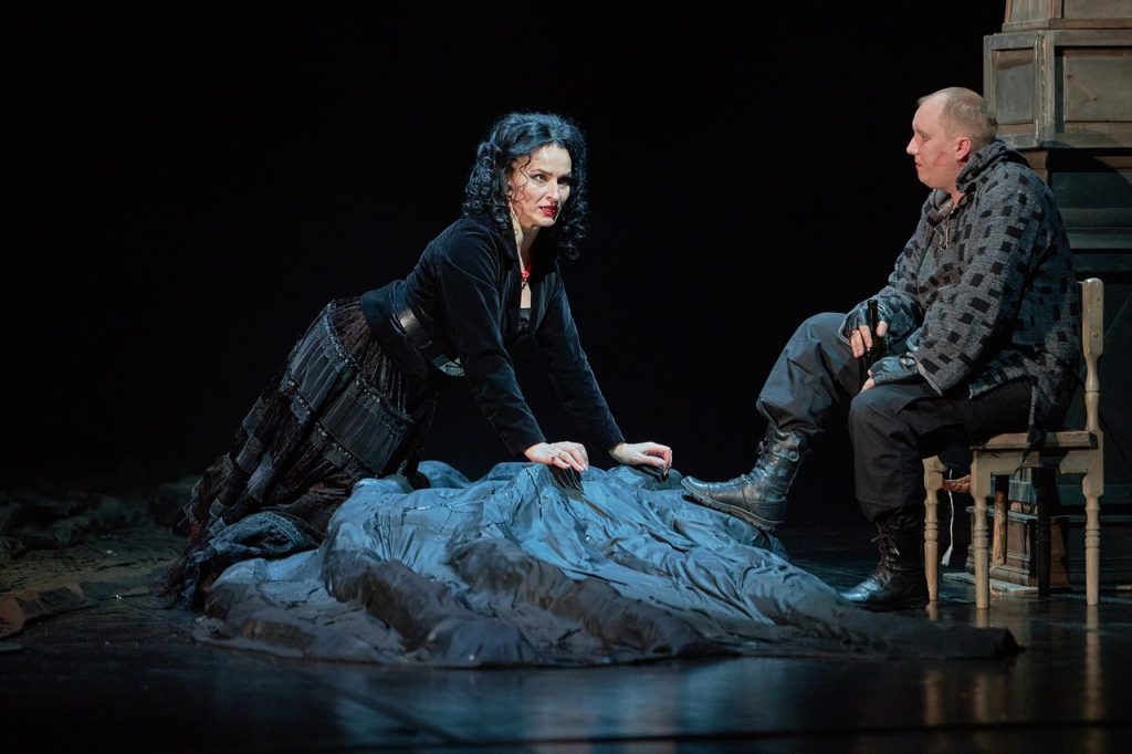 на бойком месте